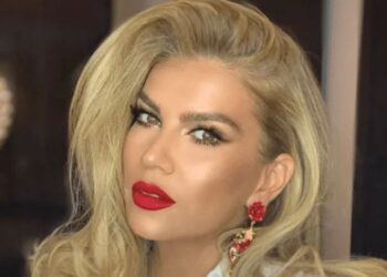 Leonora e ka mbushur fytyrën me botoks, por rrudhat i vërehen afër…