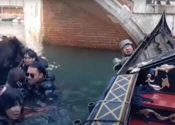 VIDEO/ Turistët nuk bindeshin, përmbyset ‘Gondola’ në Venecia