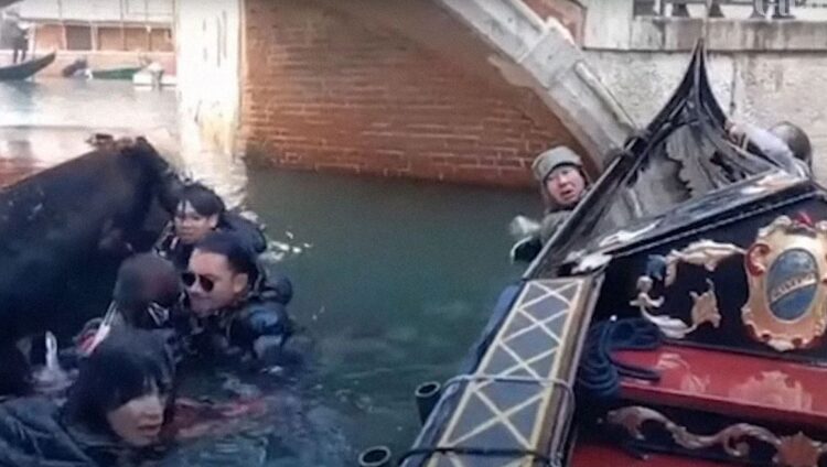VIDEO/ Turistët nuk bindeshin, përmbyset ‘Gondola’ në Venecia