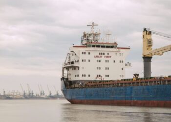 Minat nënujore shpërthejnë një anije greke në rrugën drejt Ukrainës!