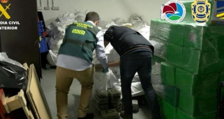 Goditet grupi i trafikut të drogës në Spanjë, kapen 2 ton kokainë