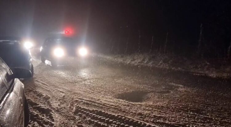 Dëborë në rrugën e Arbrit, rruga drejt bllokimit