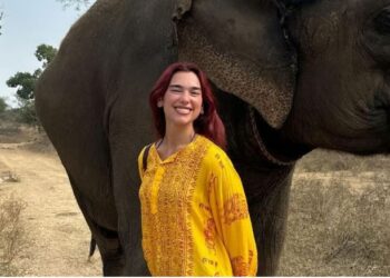 FOTO/ Me valle dhe mes elefantëve, Dua Lipa feston Vitin e Ri në Indi