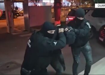 EMRI/ Tentoi t’i ikte policisë, arrestohet i shumëkërkuari në Durrës