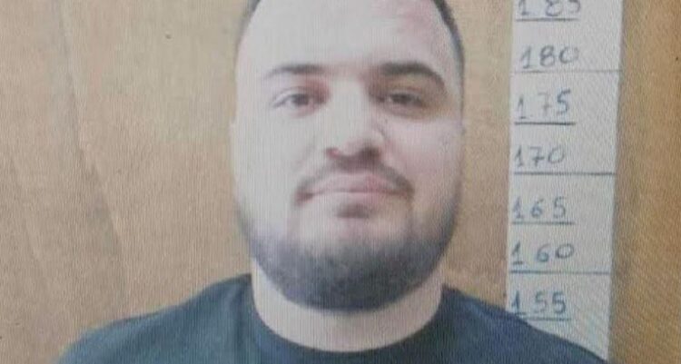 Publikohet për herë të parë fotoja e Laert Haxhiut brenda burgut grek