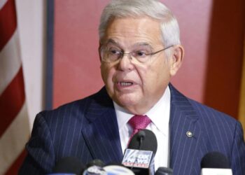 Skandali i Menendezit, si u gjendën shufrat e arit në shtëpinë e tij!