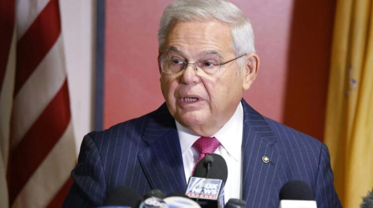 Skandali i Menendezit, si u gjendën shufrat e arit në shtëpinë e tij!