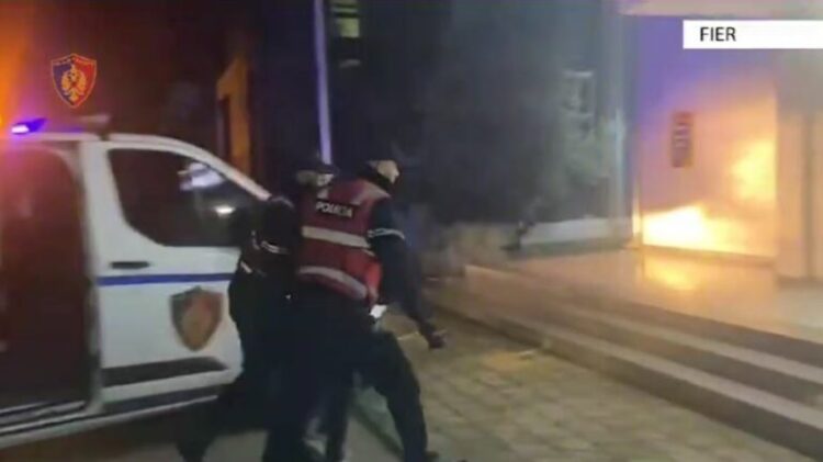 Operacioni “Tempulli”, shiste kanabis në Patos, pranga 33-vjeçarit