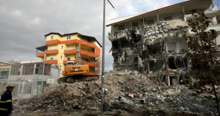 Tërmeti në Shqipëri, VOA: Të paqarta përgjegjësitë për dëmet e…