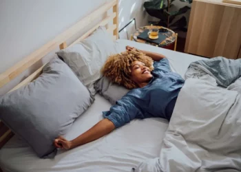 Bërja e kësaj gjëje çdo mëngjes të ndihmon të humbni peshë më shpejt