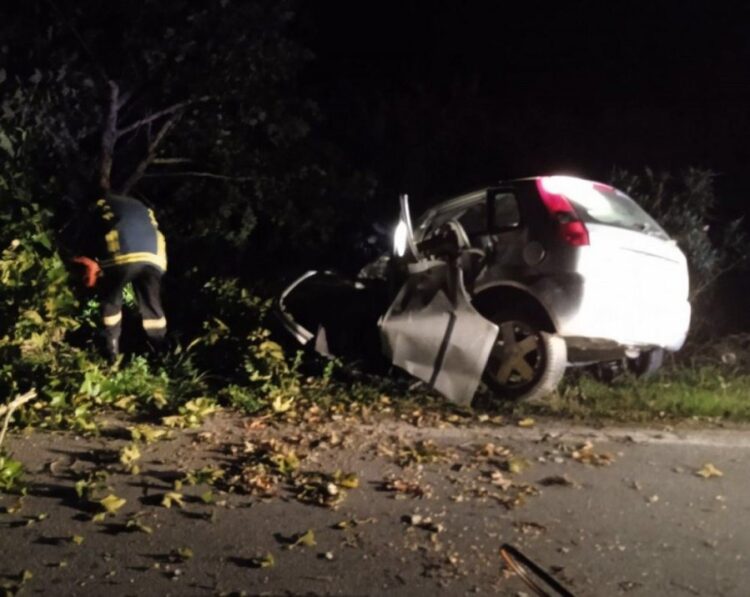 Tragjike/ Aksidentohen me makinë dy shqiptarë, humb jetën shoferi