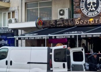 Turisti godet për vdekje me thikë në qafë një polic në Selanik