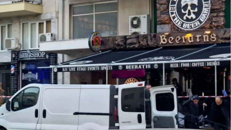 Turisti godet për vdekje me thikë në qafë një polic në Selanik