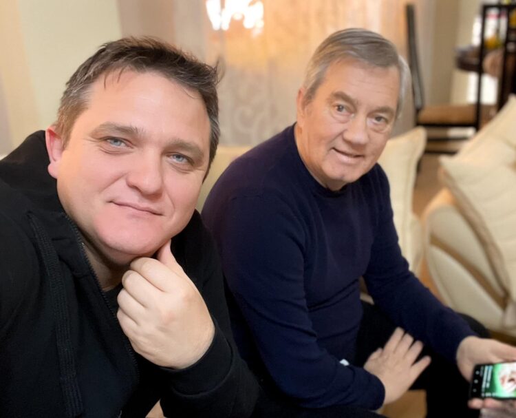 “Një përqafim desha sot!”, Julian Deda kujton babain e ndjerë