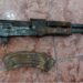 Mbante kallashnikov pa leje, arrestohet 28-vjeçari në Shijak