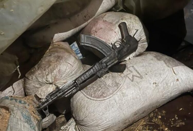 Thanë se qëlluan grabitësit, në pranga babë e bir në Pezë Helmës