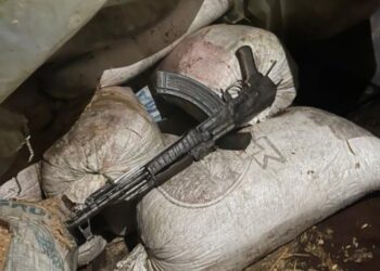 Çfarë ndodhi mbrëmë në Pezë? Policia gjen drogë dhe 1 automatik