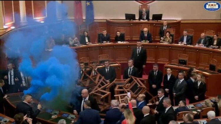 “Turp, Turp”/ Mbyllet seanca, buxheti 2024 miratohet në 8 minuta