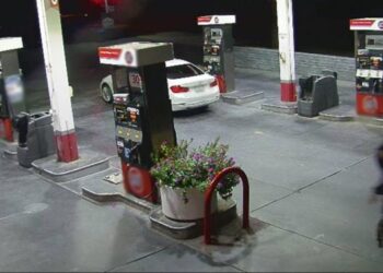 Tiranë, dy persona vjedhin xhiron ditore të një pike karburanti