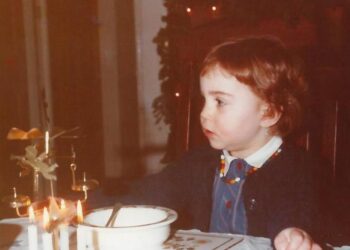 A e dini se cili personazh i famshëm është vogëlushja në foto?