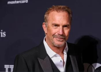 Kevin Costner, në një lidhje me Jewel, disa muaj pas divorcit të tij