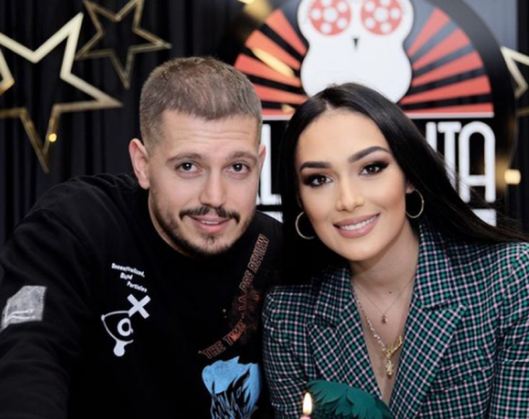 “Dobësia ime”, Klea i bën dedikimin e ëmbël për ditëlindje Elgitit