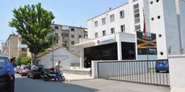 EMRAT/ I vunë tritol banesës së gruas në Tiranë, prangosen 2 autorët