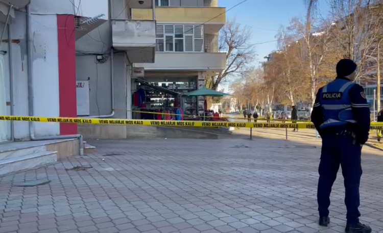 Festa që u kthye në tragjedi, 18-vjeçari u hodh kur shokët ishin në gjumë