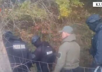 VIDEO/ Qëllon me pushkë drejt një banese, arrestohet 41 vjeçari