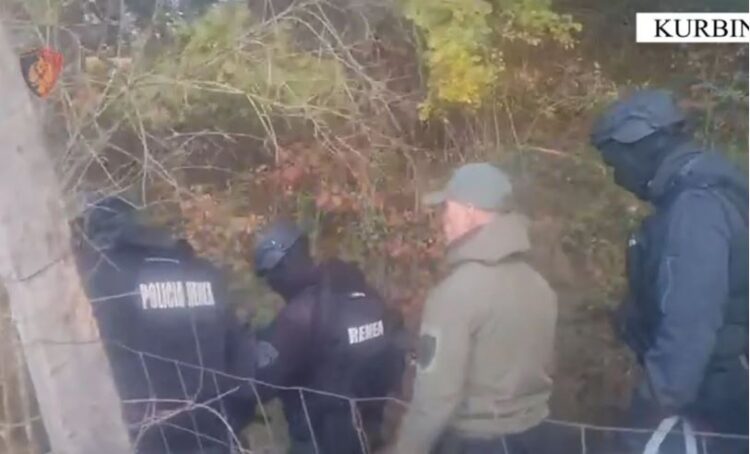 VIDEO/ Qëllon me pushkë drejt një banese, arrestohet 41 vjeçari
