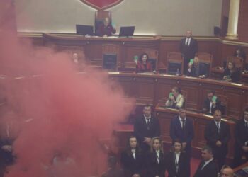 EMRAT/ Kaos në Kuvend, PS kërkon përjashtimin e 3 deputetëve të PD-së