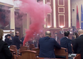 Sekretariati i Kuvendit e bën rrugë, përjashton edhe 3 deputetë të PD