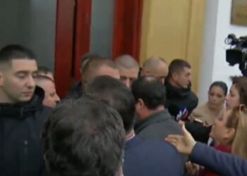 Tensione në Kuvend, Garda nuk lejon asnjë deputet të opozitës