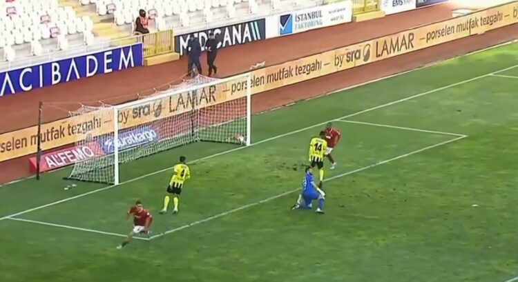 Shënon Manaj, fiton Sivasspor