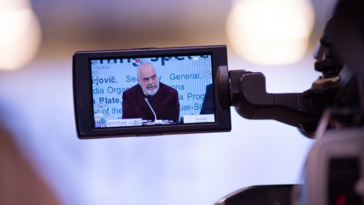 BIRN: 2023 ishte viti më i keq për median, gazetarët u dhunuan…