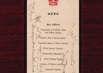 Menuja me firmën e Mao ce Dun shitet në ankand për 275 mijë dollarë