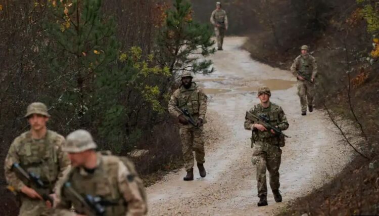 NATO-ja shqyrton përforcime të përhershme në Kosovë