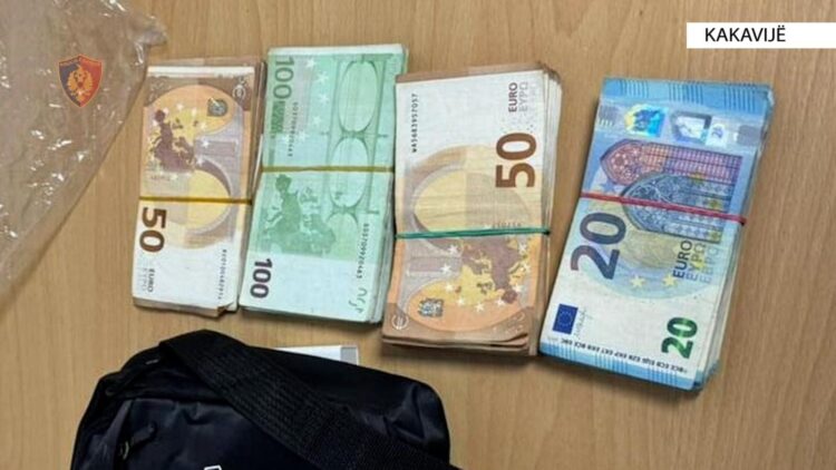 Nuk deklaroi në kufi mbi 19 mijë Euro, procedohet 46 vjeçari