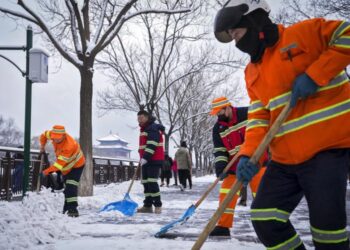 Stuhi dëbore e temperatura rekord, i ftohti ‘pushton’ Pekinin