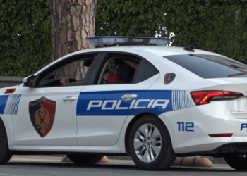 Arrestohet 42-vjeçari, shkatërron traun e hotelit dhe përplas…