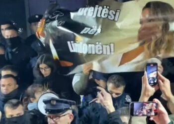 Protesta për vrasjen e Liridonës, tensione para godinës së qeverisë