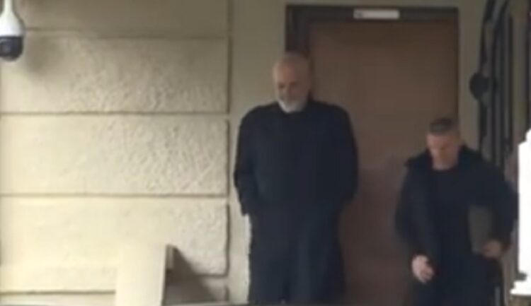 Rama i ashpër me deputetët/ Paralajmëron zgjedhje të parakohshme?!