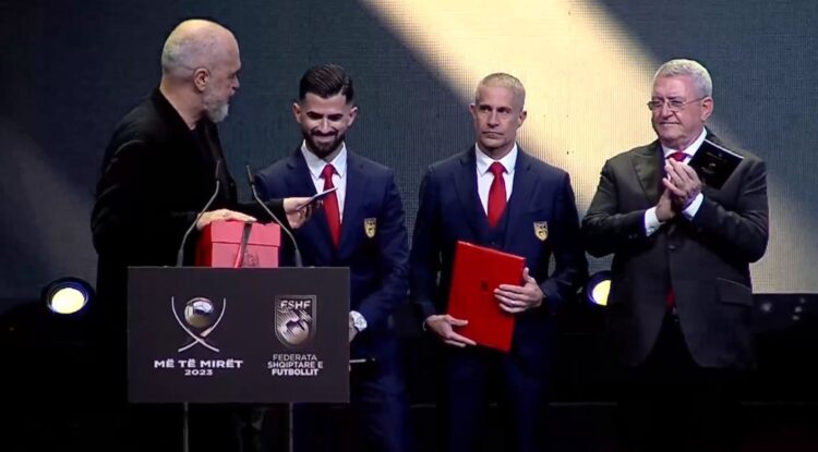 Lojtarët e Kombëtares pajisen me pasaporta diplomatike