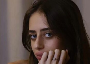 U mbajt peng 50 ditë, e reja izraelite bën tatuazhin me një mesazh…