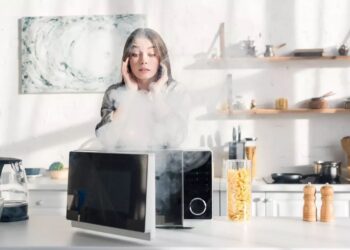 Këto janë ushqimet që nuk duhet t’i vendosni kurrë në mikrovalë
