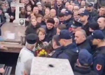 Beleri/ Media greke: Shqiptarët e lanë vetëm 10 minuta në varrim