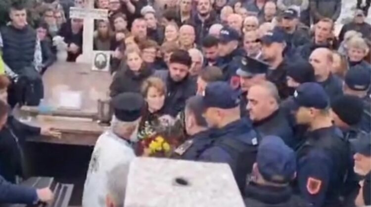 Beleri/ Media greke: Shqiptarët e lanë vetëm 10 minuta në varrim