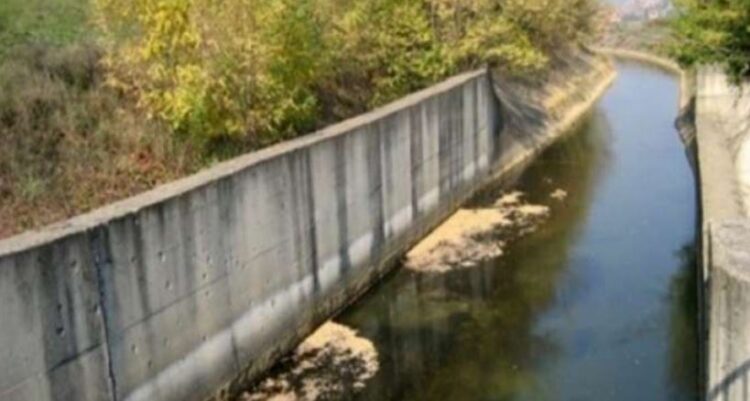 Gjendet i vdekur në një kanal i moshuari në Divjakë