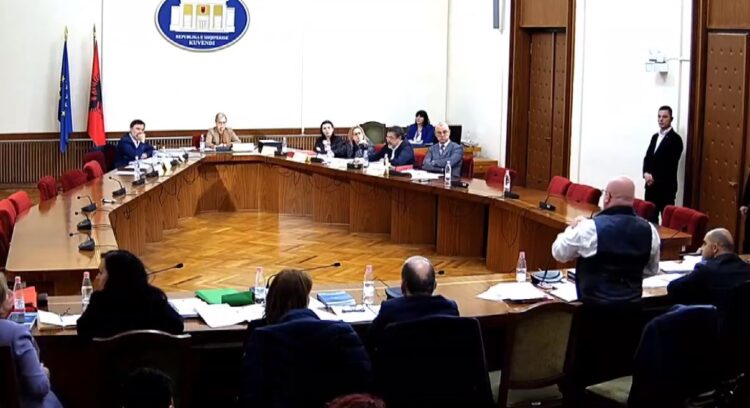 Alibeaj pro arrestimit të ish-Kryeministrit, Gjokutaj: Rast unik, Tahiri i nënës, Berisha i njerkës