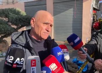 Zjarri në Lushnjë, shefi i zjarrfikëses: Rrezikuan jetën 10 qytetarë